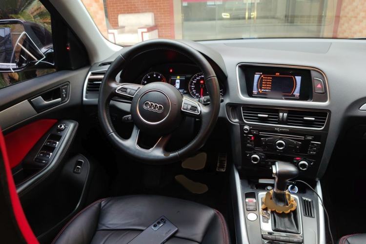 Used Audi Q5 2017 Plus 40 TFSI Technology Model Steering Wheel