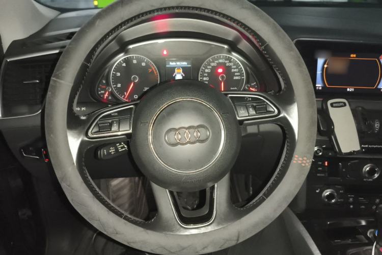 Used Audi Q5 2017 Plus 40 TFSI Technology Model Steering Wheel