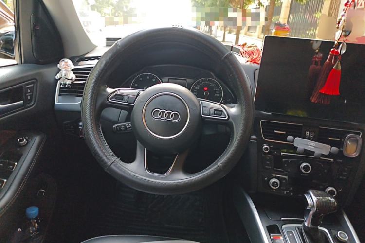 Used Audi Q5 2017 Plus 40 TFSI Technology Model Steering Wheel
