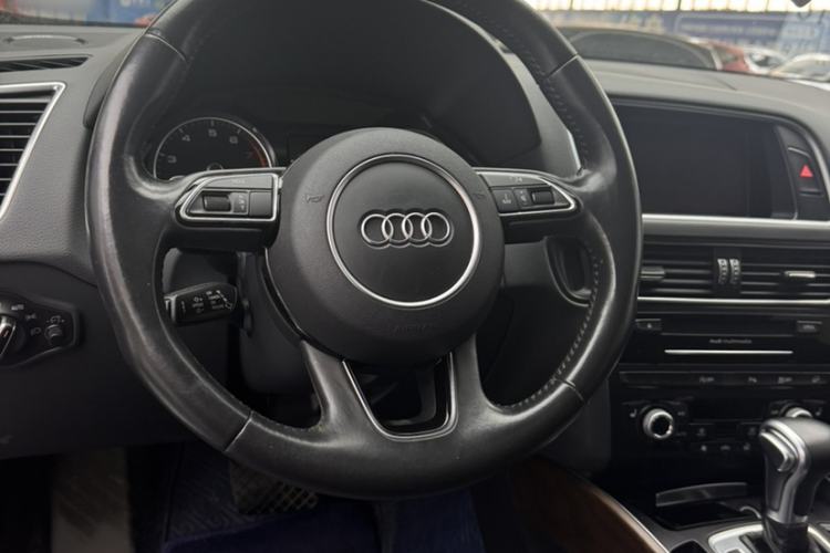 Used Audi Q5 2017 40 TFSI Comfort Model Steering Wheel