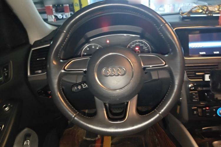Used Audi Q5 2017 Plus 40 TFSI Ambition Model Steering Wheel