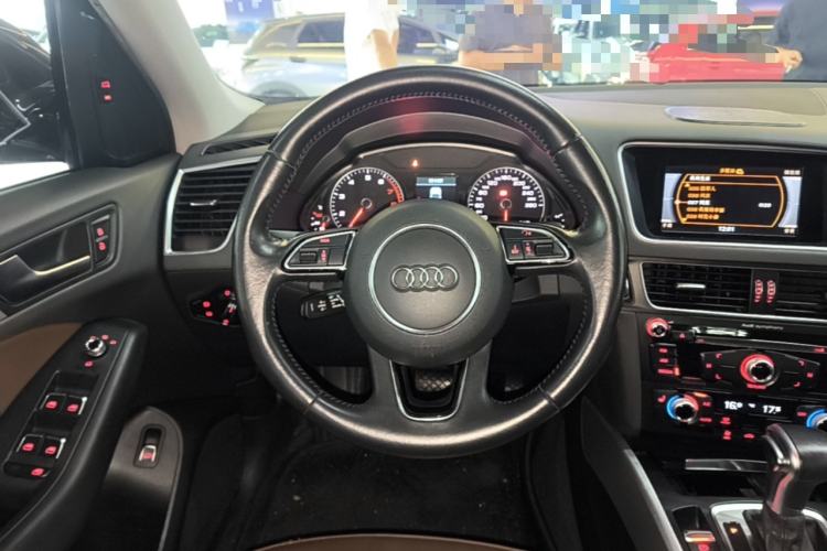 Used Audi Q5 2017 40 TFSI Technology Edition Steering Wheel