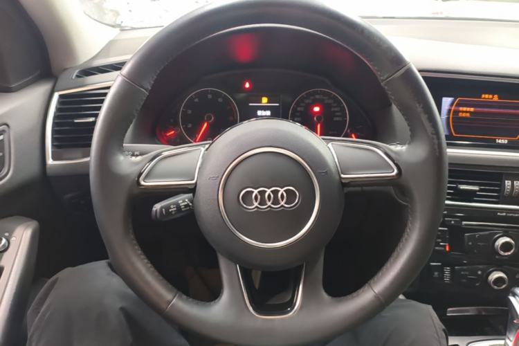 Used Audi Q5 2017 Plus 40 TFSI Ambition Model Steering Wheel