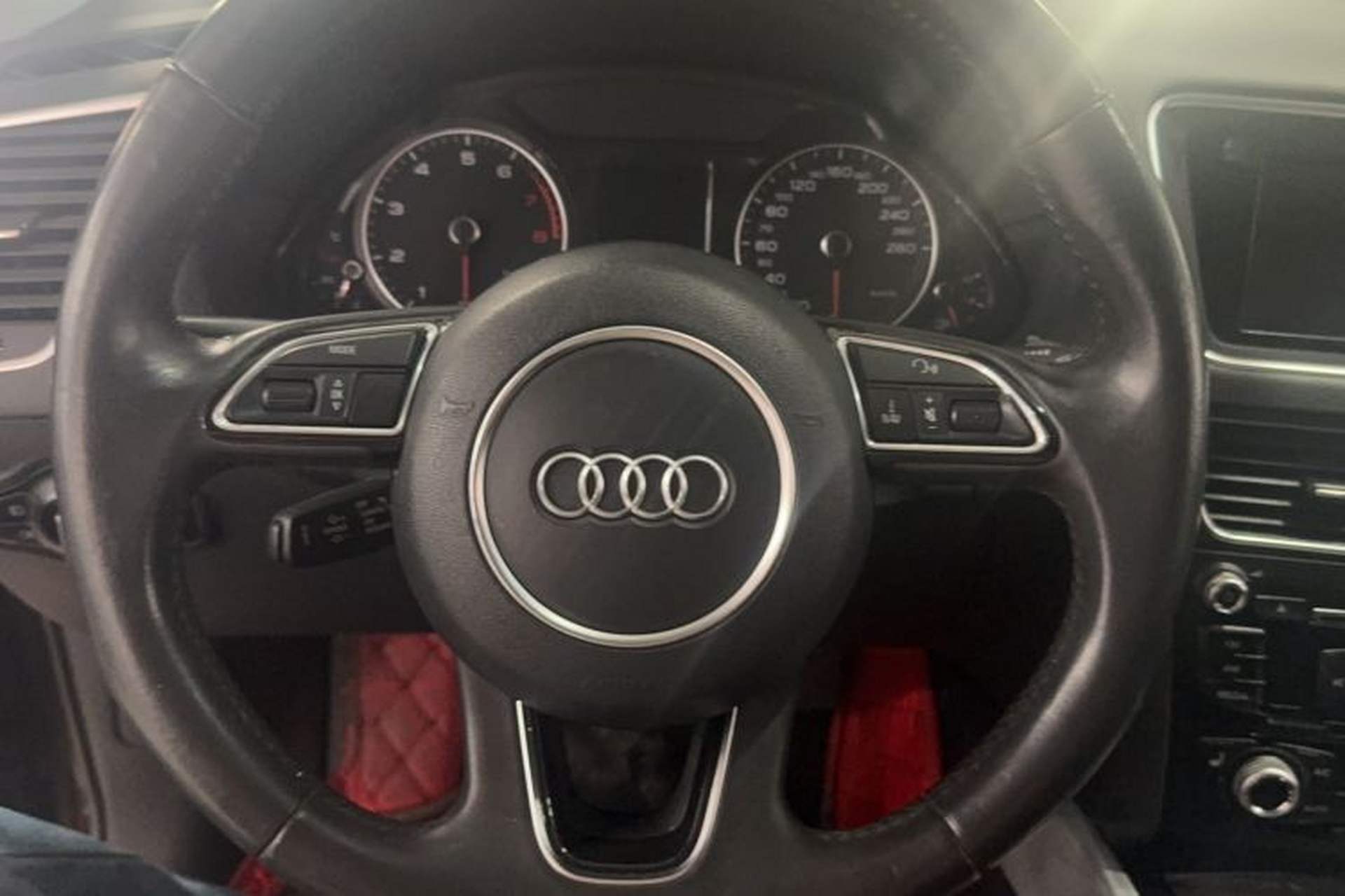 Used Audi Q5 2017 Plus 40 TFSI Technology Model Steering Wheel