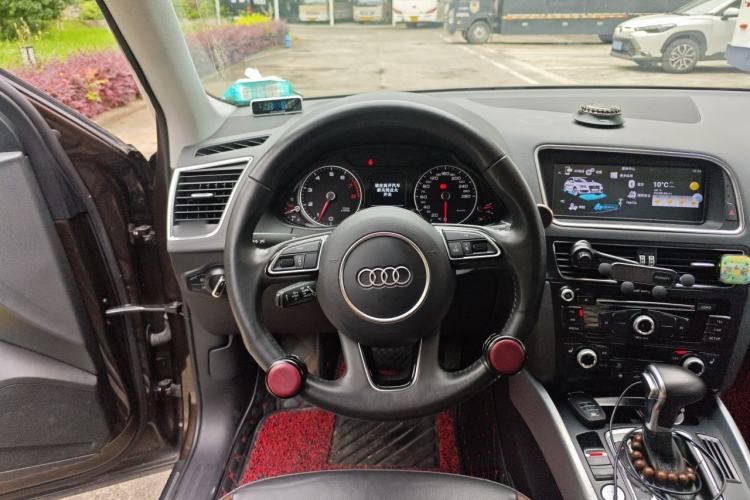 Used Audi Q5 2017 Plus 40 TFSI Technology Model Steering Wheel