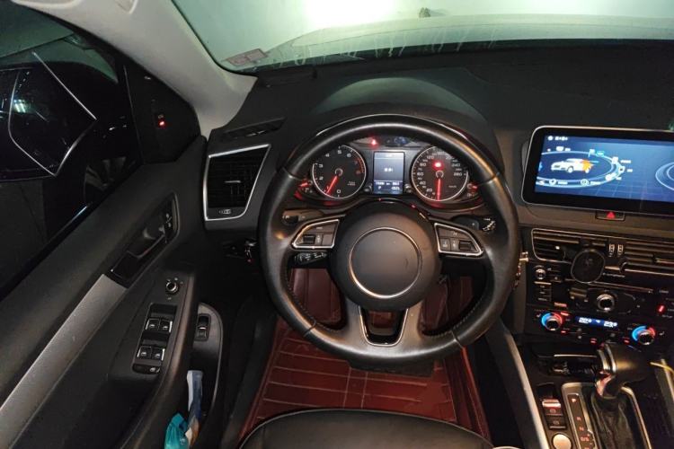 Used Audi Q5 2017 40 TFSI Technology Edition Steering Wheel