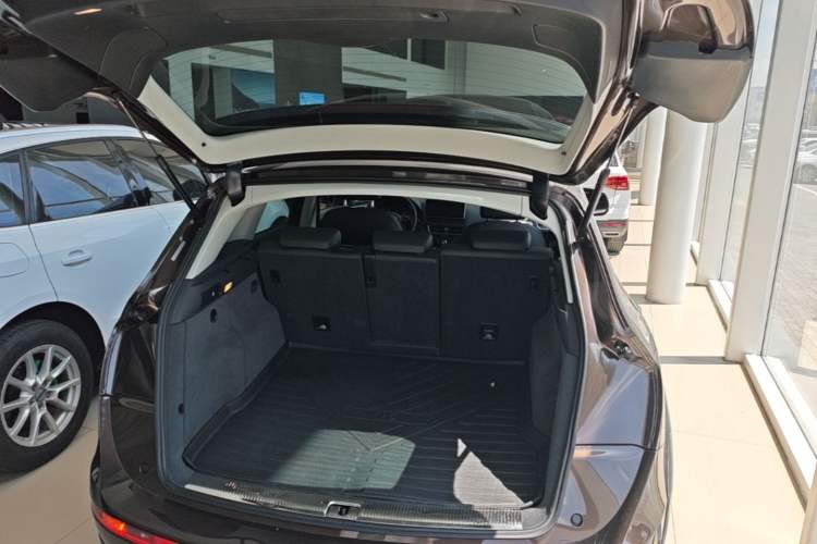 Used Audi Q5 2017 Plus 40 TFSI Technology Model Trunk
