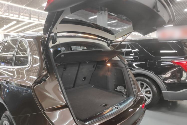 Used Audi Q5 2017 Plus 40 TFSI Ambition Model Trunk