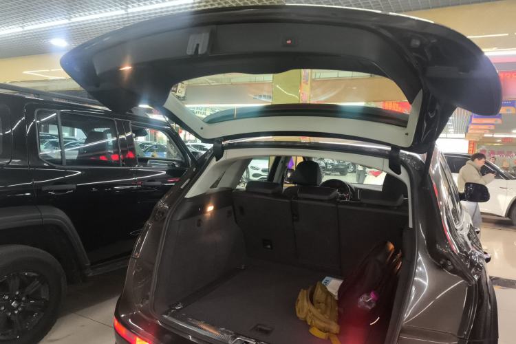 Used Audi Q5 2017 Plus 40 TFSI Technology Model Trunk