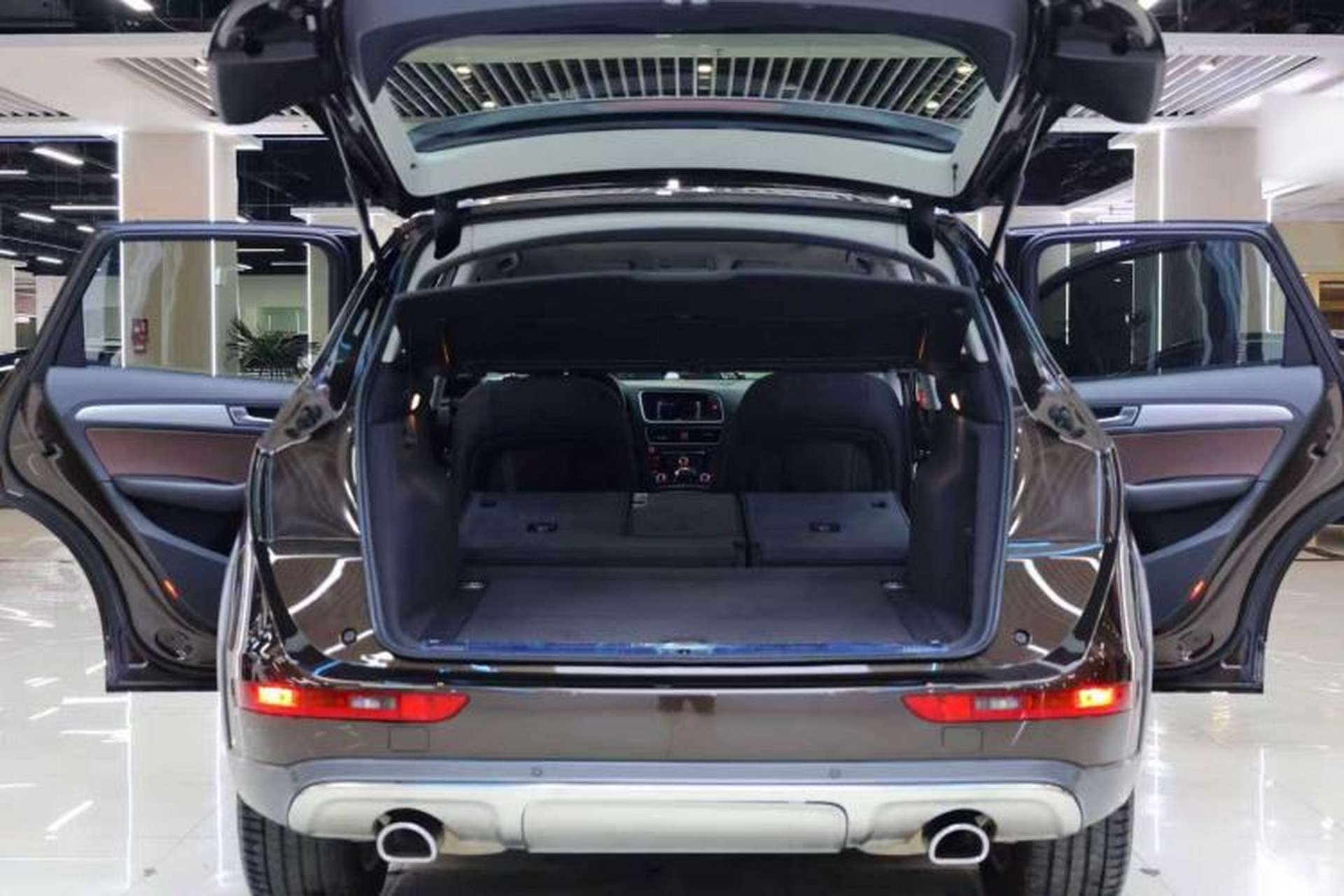 Used Audi Q5 2017 Plus 40 TFSI Technology Model Trunk