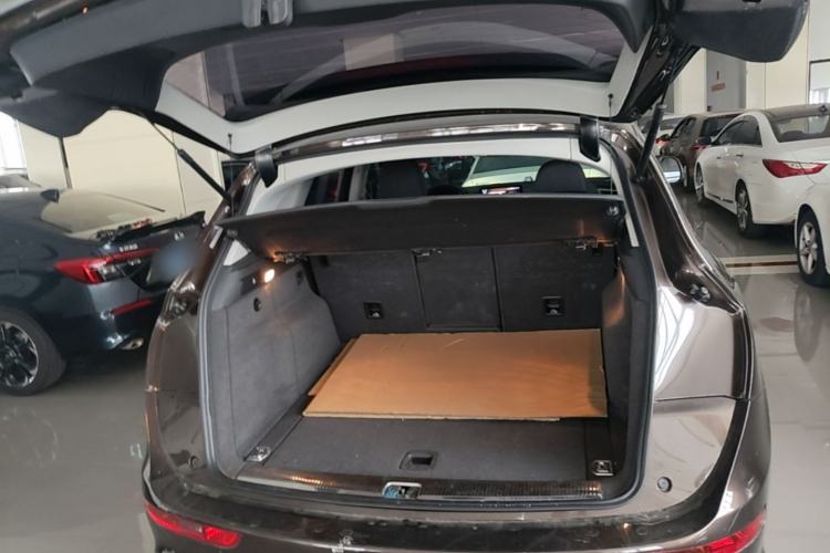 Used Audi Q5 2017 Plus 40 TFSI Ambition Model Trunk