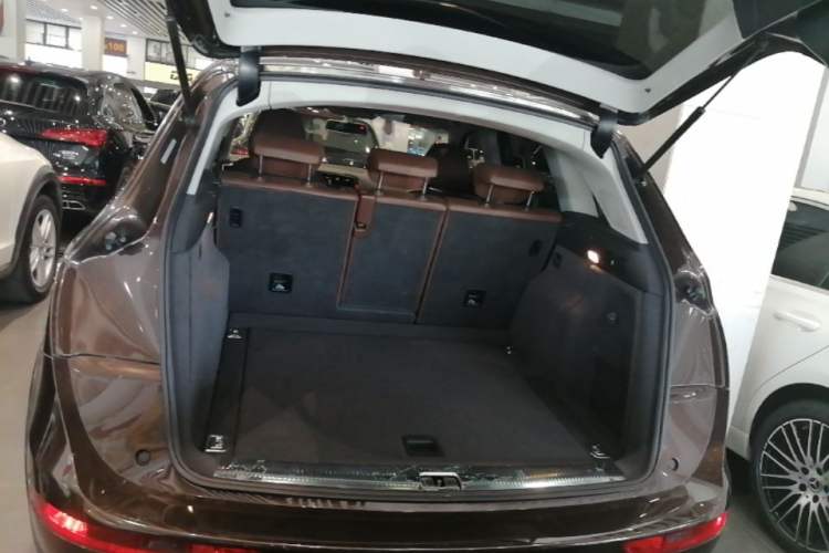Used Audi Q5 2017 40 TFSI Comfort Model Trunk
