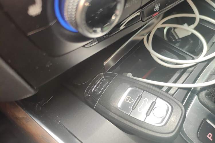 Used Audi Q5 2017 40 TFSI Comfort Model Vehicle Key