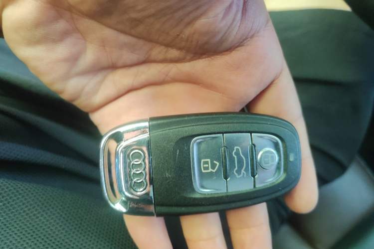 Used Audi Q5 2017 40 TFSI Comfort Model Vehicle Key
