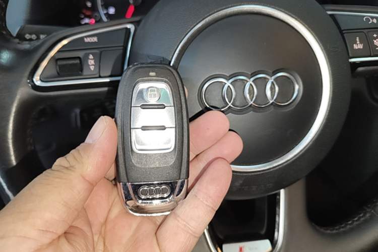 Used Audi Q5 2017 40 TFSI Comfort Model Vehicle Key