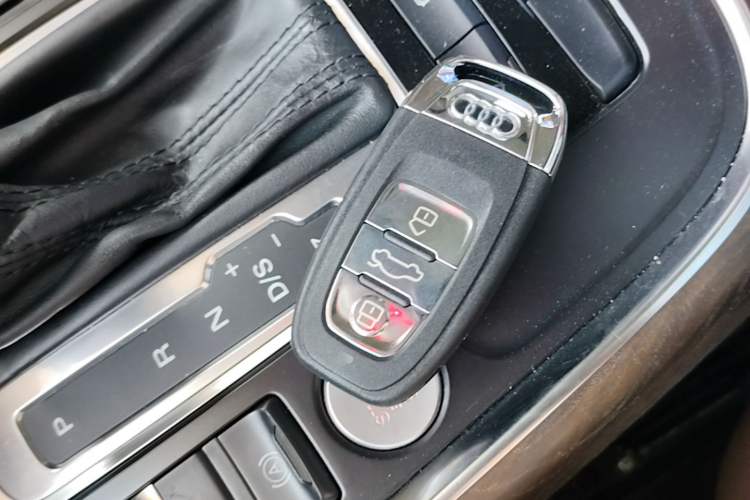 Used Audi Q5 2017 40 TFSI Technology Edition Vehicle Key