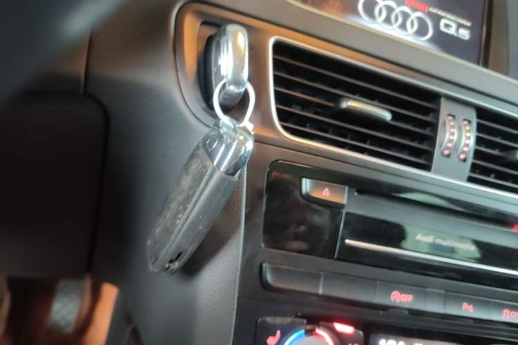 Used Audi Q5 2017 40 TFSI Comfort Model Vehicle Key
