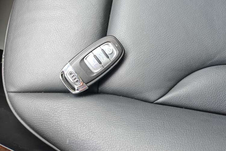 Used Audi Q5 2017 40 TFSI Comfort Model Vehicle Key