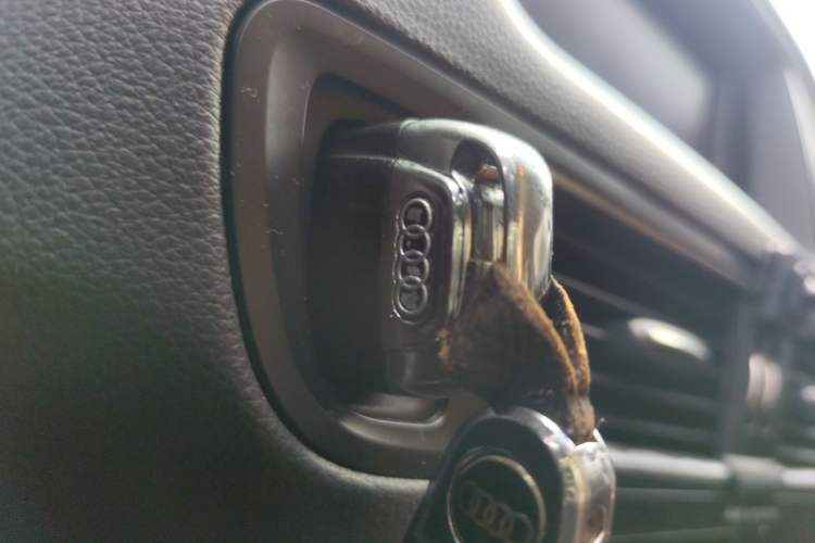 Used Audi Q5 2017 40 TFSI Technology Edition Vehicle Key