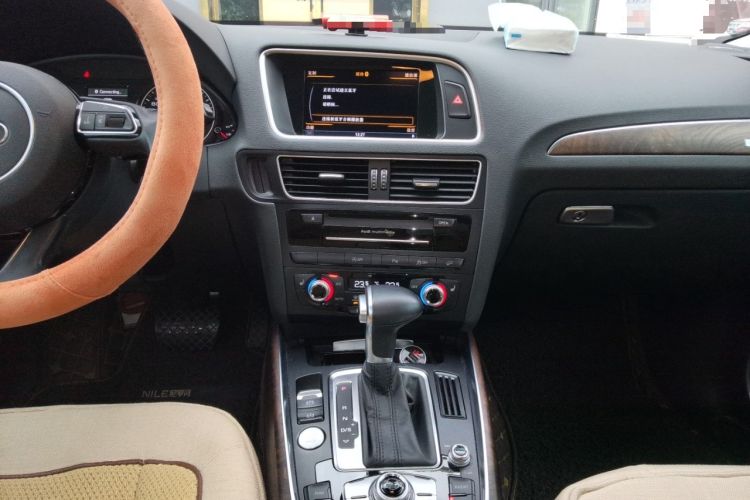 Used Audi Q5 2017 40 TFSI Comfort Model Audio And AC Panel