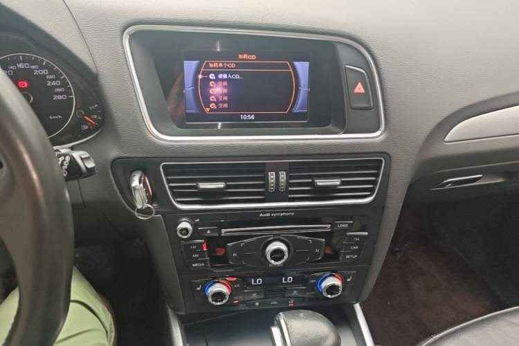 Used Audi Q5 2017 Plus 40 TFSI Technology Model Audio And AC Panel