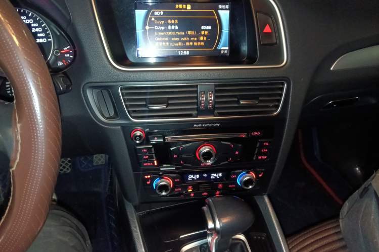 Used Audi Q5 2017 Plus 40 TFSI Technology Model Audio And AC Panel
