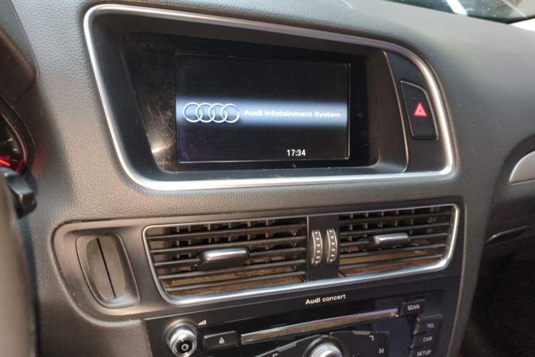 Used Audi Q5 2017 Plus 40 TFSI Ambition Model Audio And AC Panel