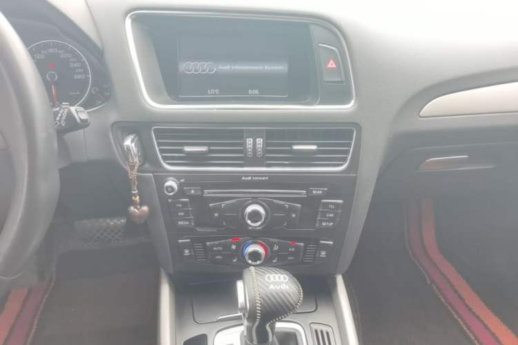 Used Audi Q5 2017 Plus 40 TFSI Ambition Model Audio And AC Panel