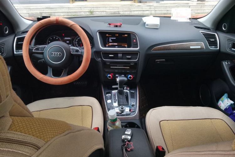 Used Audi Q5 2017 40 TFSI Comfort Model Center Console