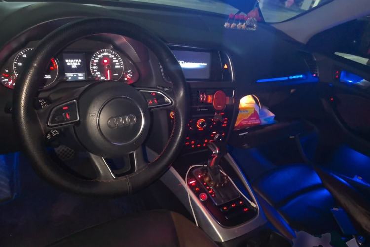 Used Audi Q5 2017 Plus 40 TFSI Technology Model Center Console