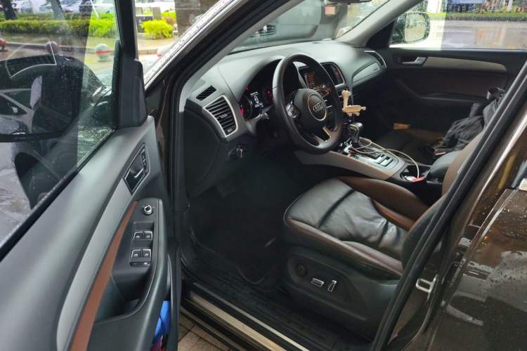 Used Audi Q5 2017 Plus 40 TFSI Ambition Model Driver Seat