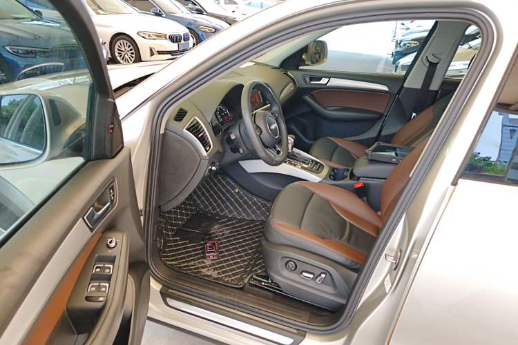 Used Audi Q5 2017 Plus 40 TFSI Technology Model Driver Seat