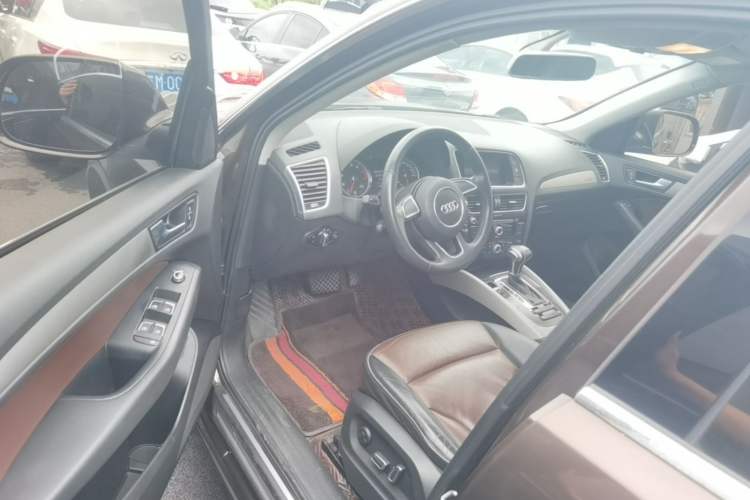 Used Audi Q5 2017 Plus 40 TFSI Ambition Model Driver Seat