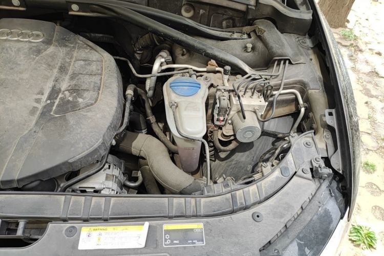 Used Audi Q5 2017 40 TFSI Comfort Model Engine Bay Left