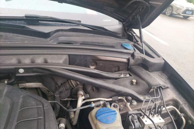 Used Audi Q5 2017 Plus 40 TFSI Ambition Model Engine Bay Left