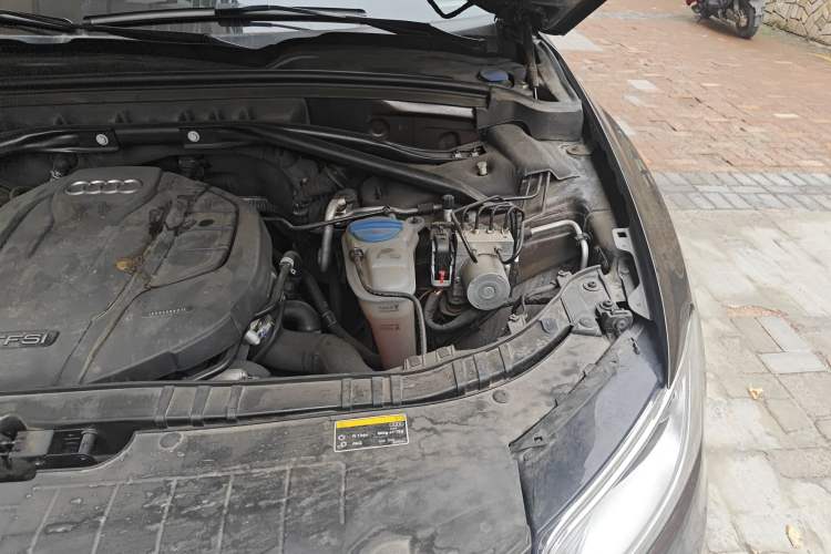 Used Audi Q5 2017 40 TFSI Technology Edition Engine Bay Left