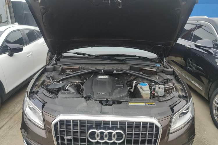 Used Audi Q5 2017 Plus 40 TFSI Ambition Model Engine Bay