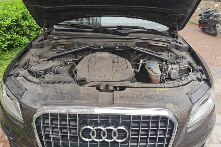 Used Audi Q5 2017 40 TFSI Technology Edition Engine Bay