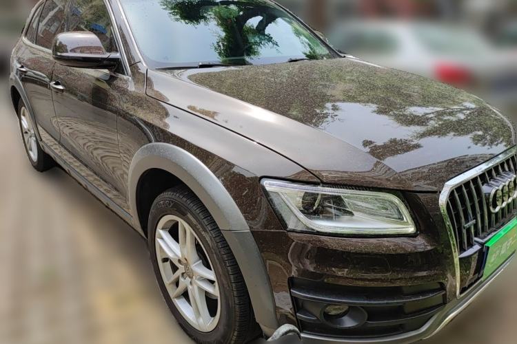 Used Audi Q5 2017 40 TFSI Comfort Model Front Right 45 Deg