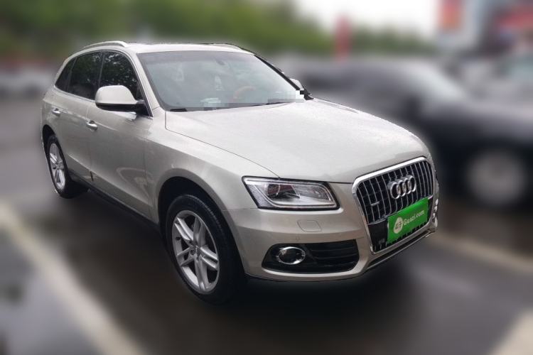 Used Audi Q5 2017 40 TFSI Comfort Model Front Right 45 Deg