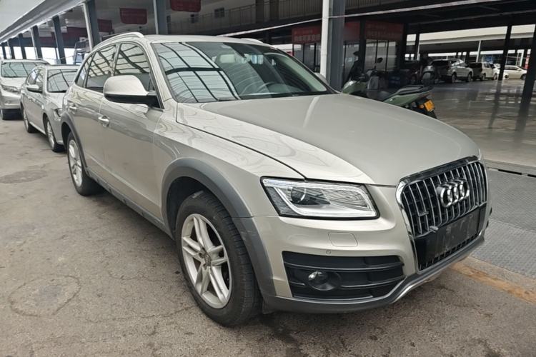 Used Audi Q5 2017 Plus 40 TFSI Technology Model Front Right 45 Deg