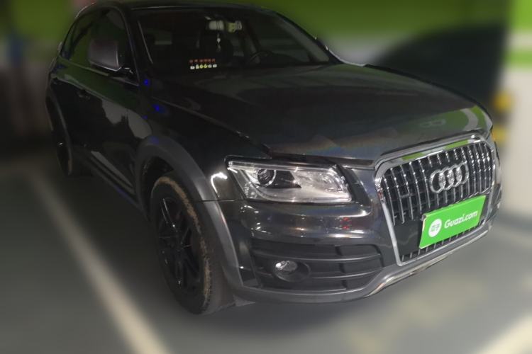 Used Audi Q5 2017 Plus 40 TFSI Technology Model Front Right 45 Deg