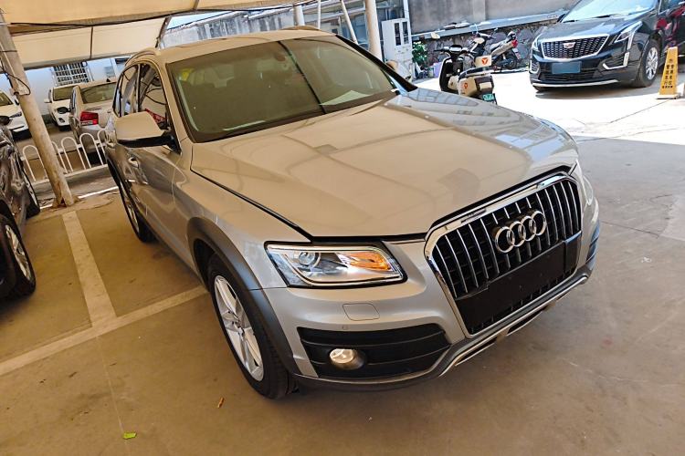 Used Audi Q5 2017 Plus 40 TFSI Technology Model Front Right 45 Deg