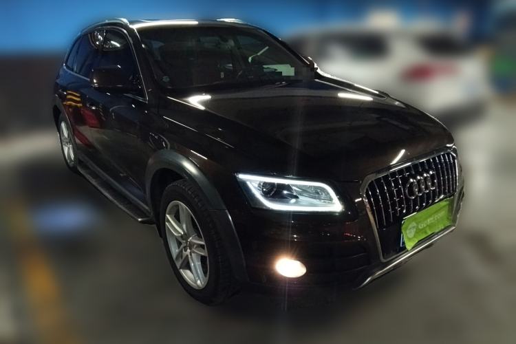 Used Audi Q5 2017 Plus 40 TFSI Technology Model Front Right 45 Deg
