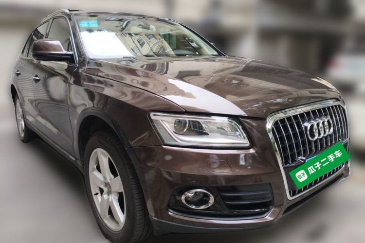 Used Audi Q5 2017 Plus 40 TFSI Ambition Model Front Right 45 Deg