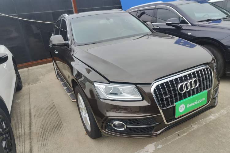 Used Audi Q5 2017 Plus 40 TFSI Ambition Model Front Right 45 Deg