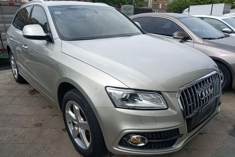 Used Audi Q5 2017 Plus 40 TFSI Technology Model Front Right 45 Deg