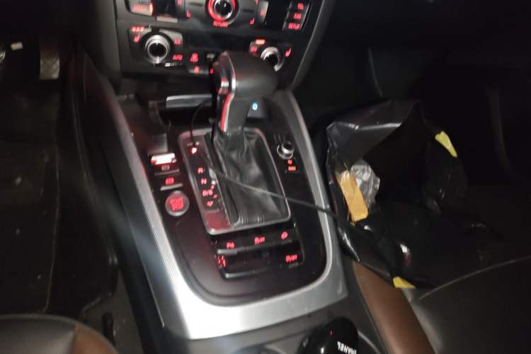 Used Audi Q5 2017 Plus 40 TFSI Technology Model Gear Lever