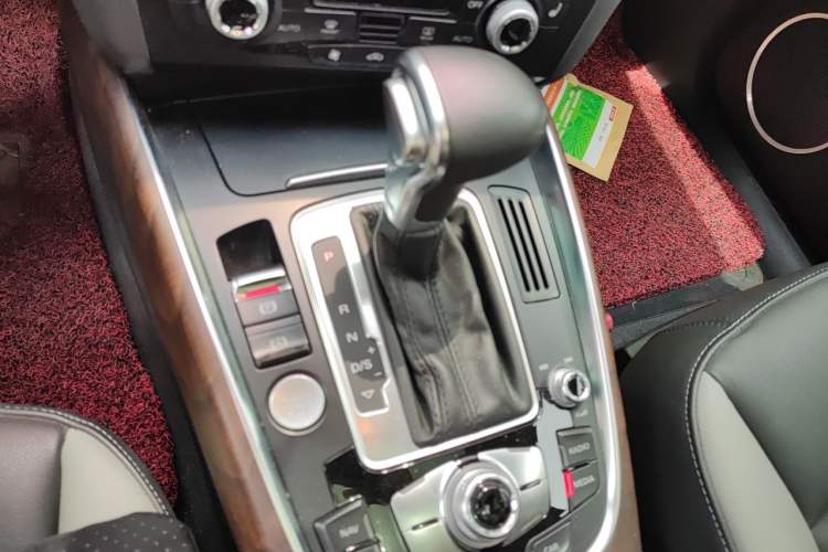 Used Audi Q5 2017 40 TFSI Comfort Model Gear Lever