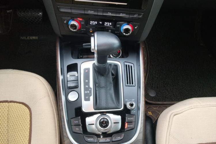 Used Audi Q5 2017 40 TFSI Comfort Model Gear Lever